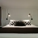 Pensión Dezign Superior & 4*