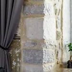 Pensión Dezign Superior & 4*