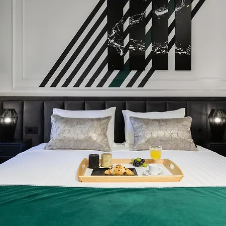 Dezign Superior & Гостьовий будинок