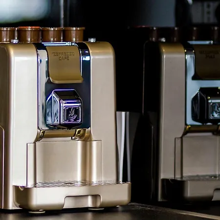 Гостьовий будинок Dezign Superior &