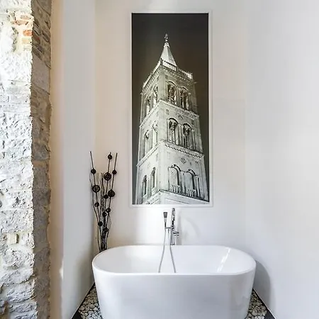 Гостьовий будинок Dezign Superior &