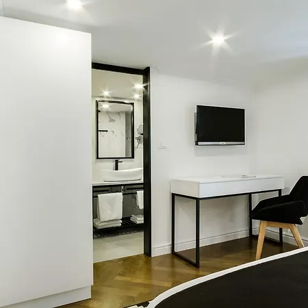 Гостьовий будинок Dezign Superior &