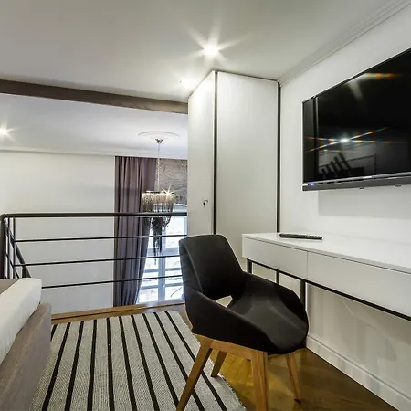 Dezign Superior & 招待所 4*