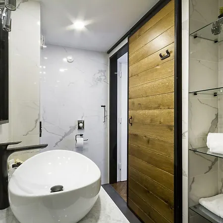 招待所 Dezign Superior & 扎达尔