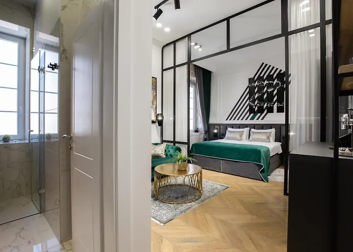 Dezign Superior & 招待所 4*