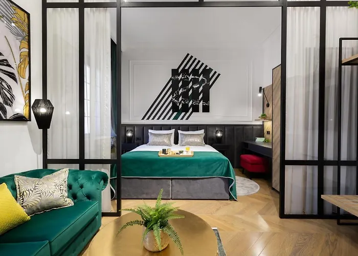 Dezign Superior & ゲストハウス 4*