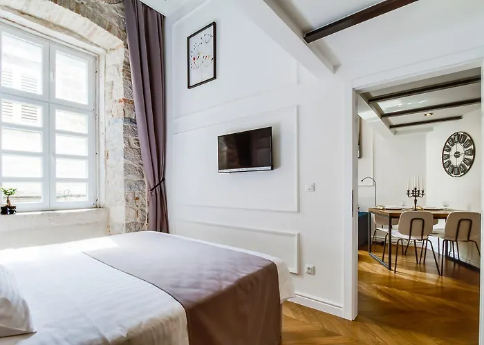 Dezign Superior & 4* 扎达尔