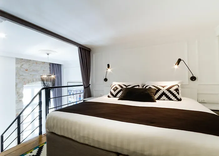 Dezign Superior & ゲストハウス ザダル