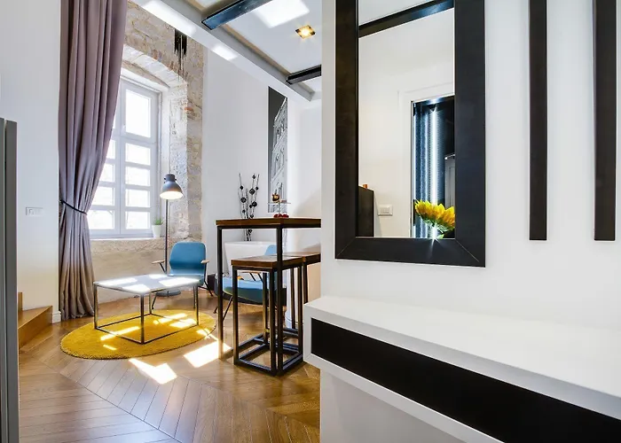 Dezign Superior & 招待所