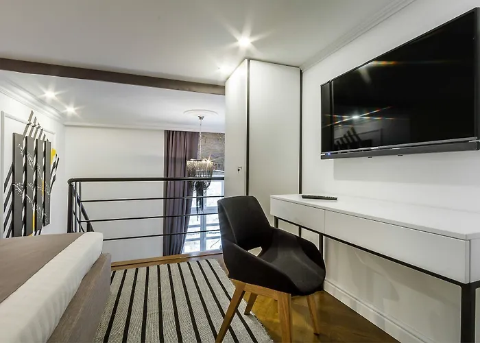 Dezign Superior & ゲストハウス 4*