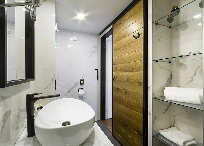 ゲストハウス Dezign Superior & ザダル