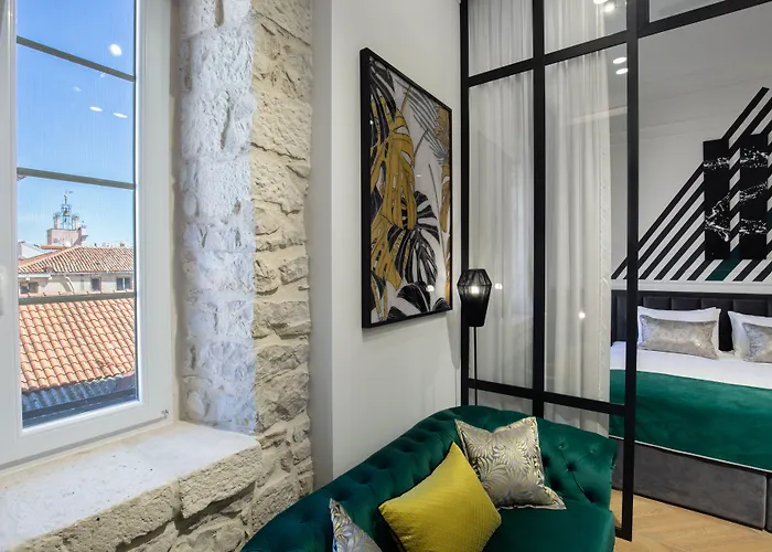 Dezign Superior & 招待所 扎达尔