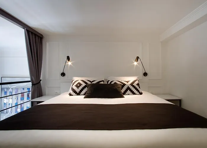 ゲストハウス Dezign Superior & ザダル